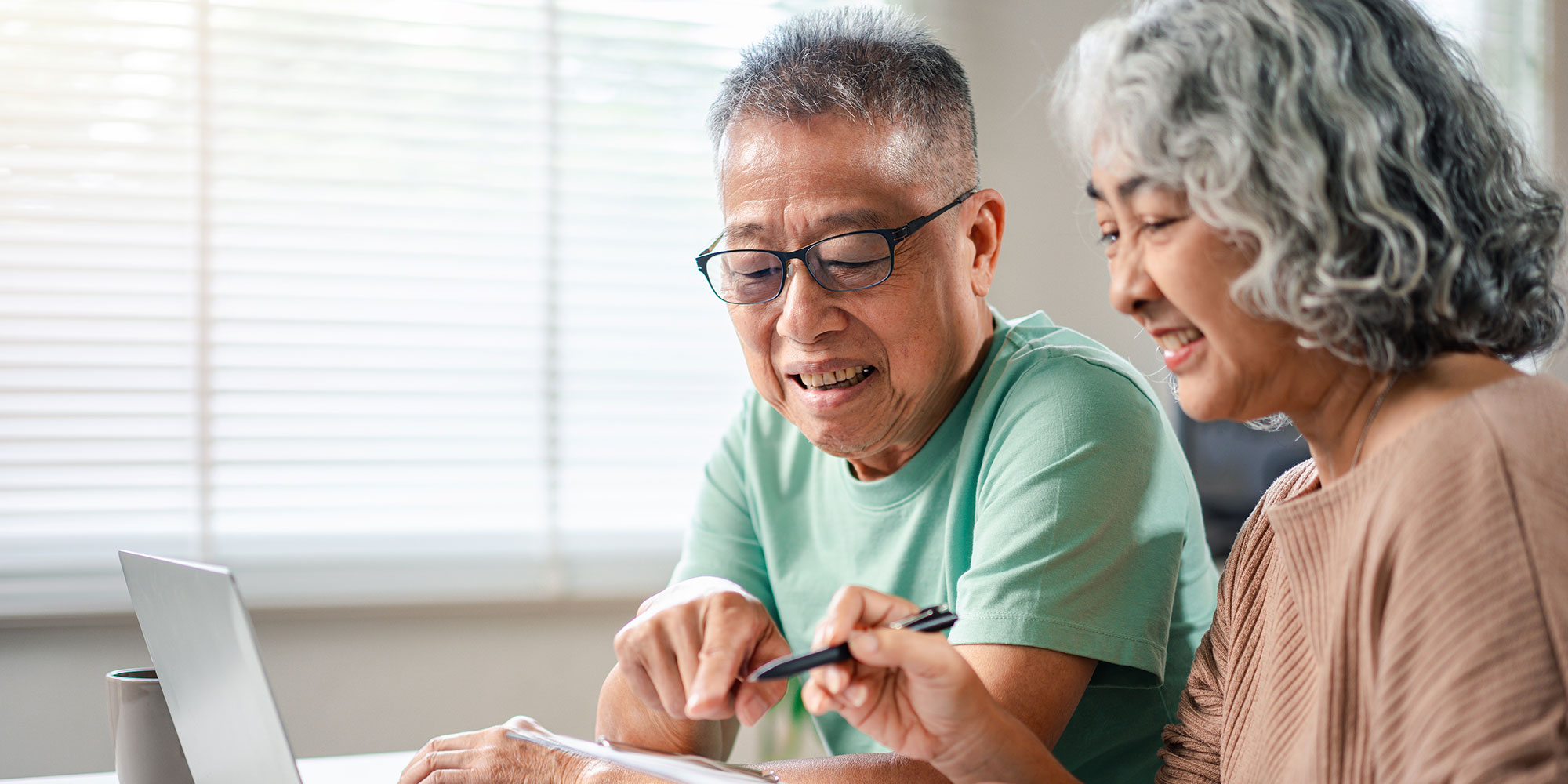 couple working on financial plan